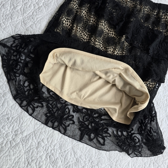 Adiva Crochet And Lace Ruffle Black Skirt With Curve Pointed Hem - Picture 5 of 10